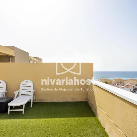 The Pearl El Medano, By Nivariahost El Médano